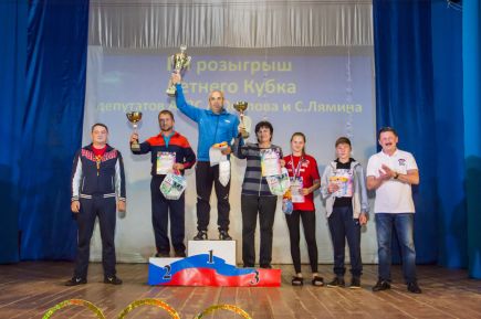 В райцентре Солонешном состоялся первый розыгрыш «Летнего кубка» на призы депутатов АКЗС Андрея Осипова и Сергея Лямина.