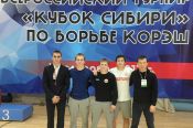 На Всероссийских соревнованиях «Кубок Сибири» алтайские борцы на поясах завоевали три медали.