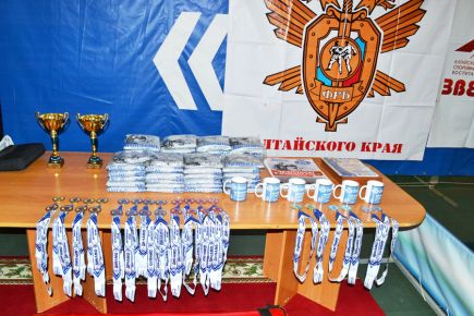 В Барнауле завершился чемпионат Алтайского края по рукопашному бою, посвящённый памяти погибших сотрудников спецподразделений.