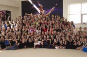 Отделение краевой детско-юношеской спортивной школы по художественной гимнастике имени Ирины Чащиной ведёт набор девочек.