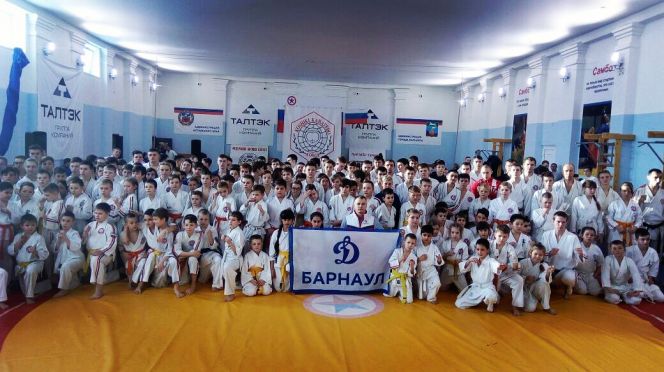 В Барнауле прошёл Открытый межрегиональный турнир – XIII Кубок Алтайского края по спортивному контактному каратэ «Altay open-2017».