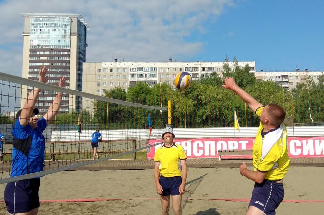 Открытое первенство Алтайской таможни по пляжному волейболу. Фото: пресс-служба Алтайской таможни