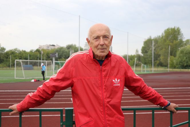 Ветераны бега отметили 80-летие Юрия Савенкова легкоатлетическими соревнованиями. Фото: Наталья ВЯЗАНЦЕВА.