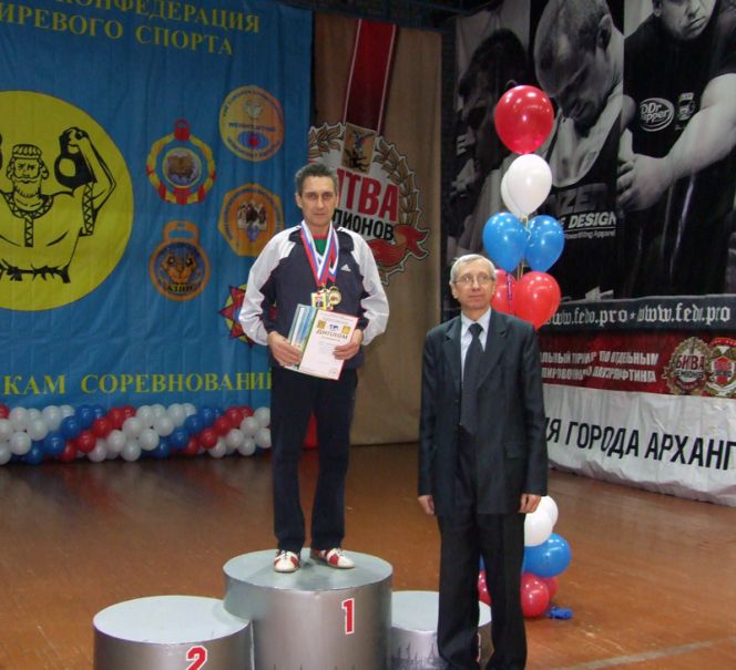 Василий Перегудов из Краснощёковского района выиграл международные соревнования среди ветеранов под эгидой конфедерации мастеров гиревого спорта.