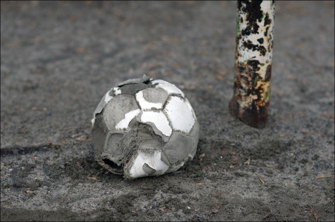 МЯЧИК СДУЛСЯ. Социологические исследования последних лет показывают, что футбол – не самый популярный вид спорта в России и Алтайском крае