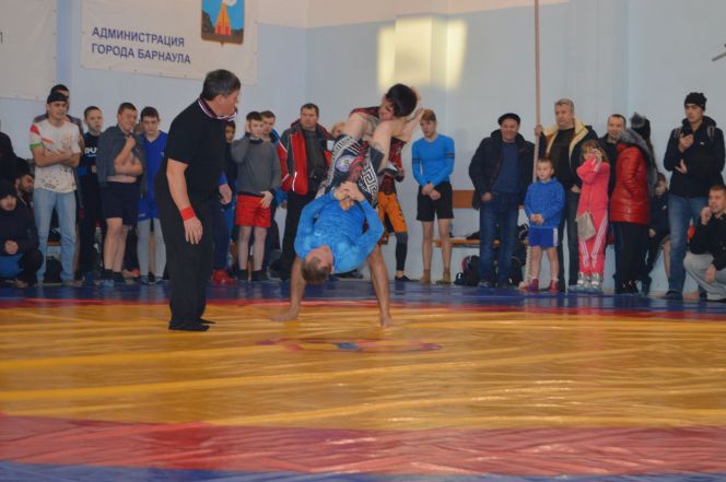 В Барнауле прошёл межрегиональный турнир «Сибирский борец»