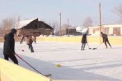 «Вести-Алтай»: В Тюменцевском районе лесники построили хоккейную коробку для детей
