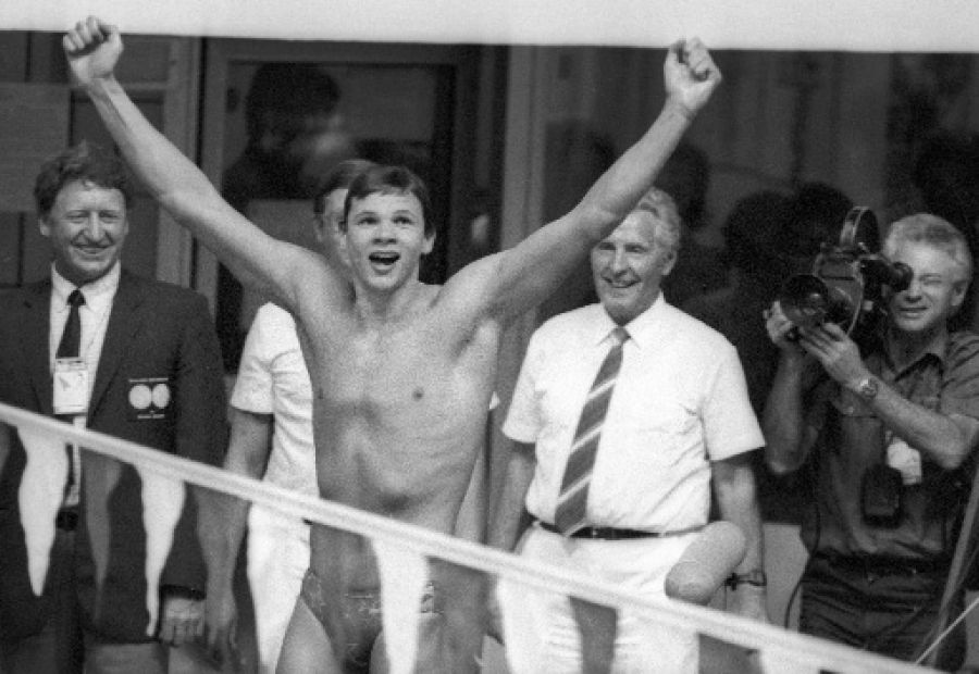 1984 год. Только что Сергей Заболотнов установил новый мировой рекорд. Фото из сети Интернет.