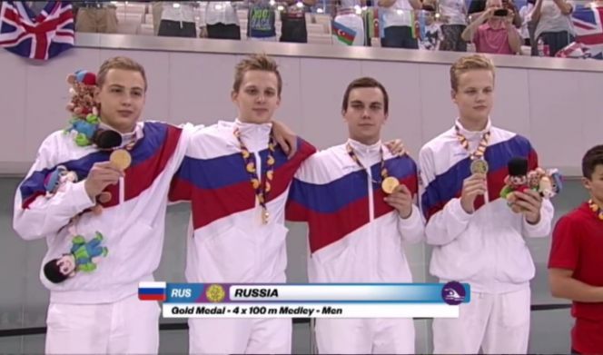 Илья Шилкин в составе сборной России (на фото - третий слева) завоевал золотую медаль в комбинированной эстафете по плаванию на XV Европейском юношеском Олимпийском фестивале 