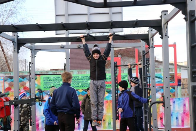 Первая из спортплощадок, поступивших в Алтайский край по проекту «Спорт — норма жизни», открыта в Ребрихе