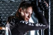 Дарья Терещенко. В детстве она хотела быть похожей на Алину Кабаеву, а в итоге стала первой в крае чемпионкой России по MMA