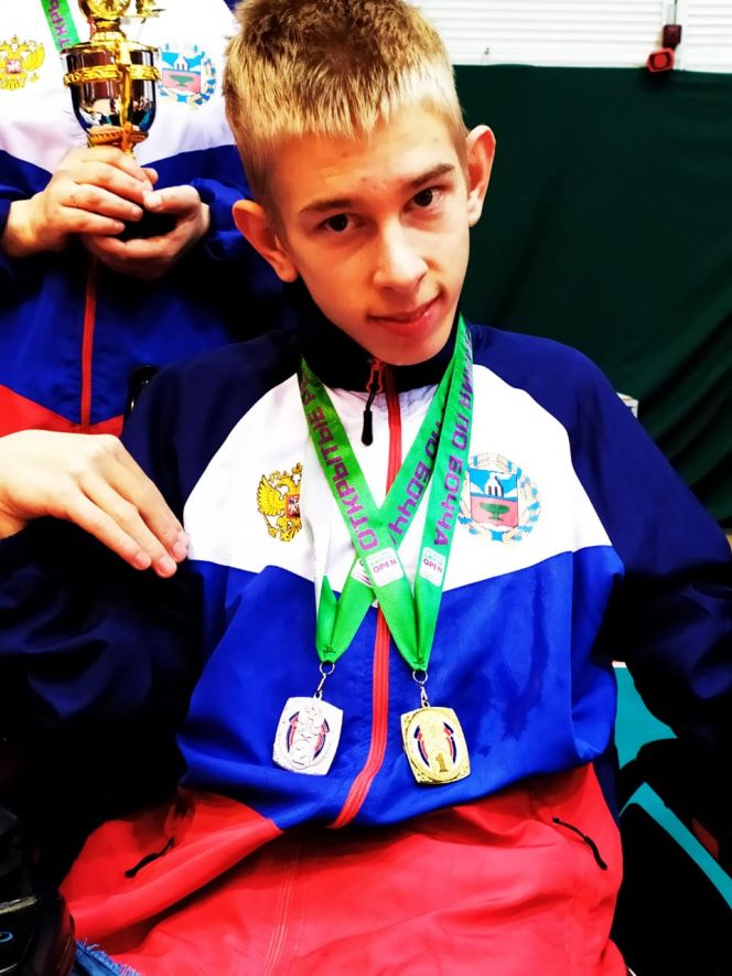 Егор Лосев из Первомайского района стал победителем и призером межрегиональных соревнований по бочча среди лиц с ПОДА