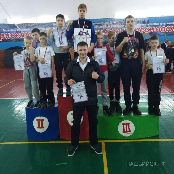 Юные кикбоксеры Бийска отличились на соревнованиях в Республике Алтай