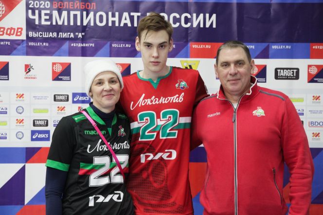Роман Поталюк с родителями. Фото Олега Богданова. 