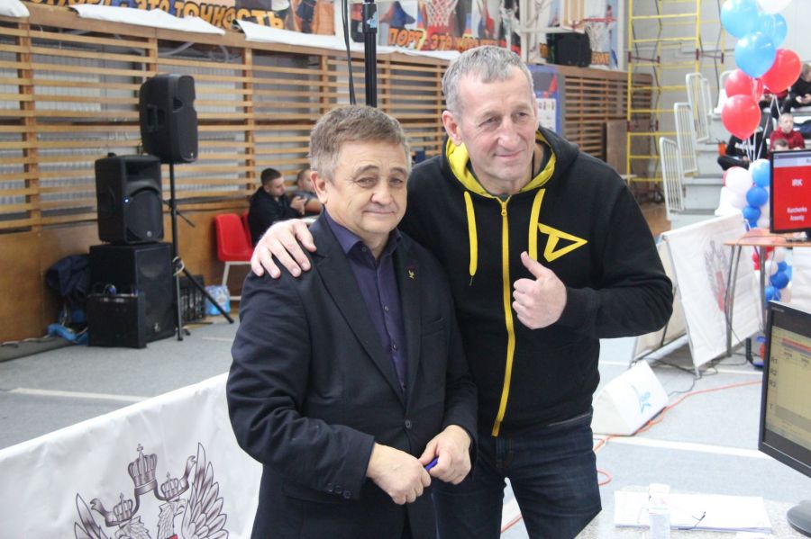 На фото: В феврале 2020 года Шамиль Сабиров стал гостем прошедшего в Барнауле Первенства Сибири по боксу среди юношей 