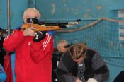 Фоторепортаж: полиатлонисты соревнуются в стрельбе на олимпиаде-2020