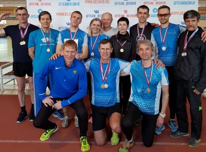 Группа спортсменов-ветеранов Алтайского края приняла участие в чемпионате Новосибирска в помещении в категории "Мастерс"  