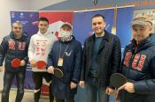 Краевая федерация передала теннисный стол волонтёрам, помогающим людям во время пандемии коронавируса
