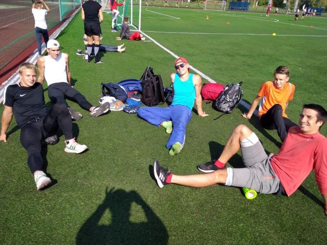 Легкоатлеты Алтайского училища олимпийского резерва провели в День физкультурника тренировку на стадионе "Лабиринт"