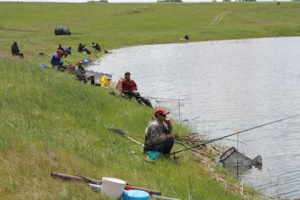 В Калманском районе прошли соревнования по ловле рыбы на поплавочную удочку "Клёвая рыбалка-2014» (фото).