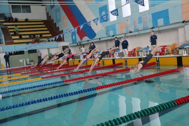 В Барнауле прошли региональные соревнования на призы краевой федерации плавания
