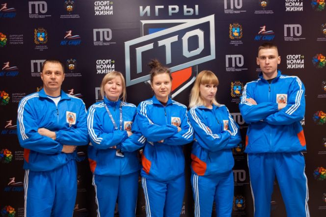 На фото слева направо: Михаил Владимиров, Светлана Кузьмина, Анастасия Залевская, Анна Быкова, Дмитрий Егоров