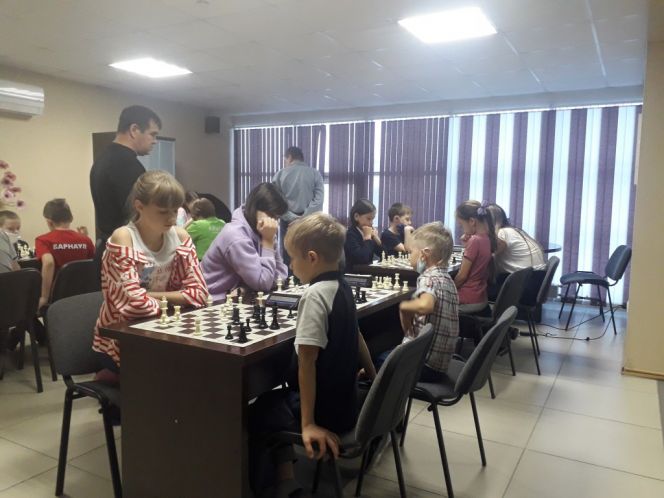 В Барнауле прошла вторая сессия краевой гроссмейстерской школы