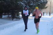 В 32-градусный мороз в Барнауле финишировал финальный забег «МаРАфона Победы» 