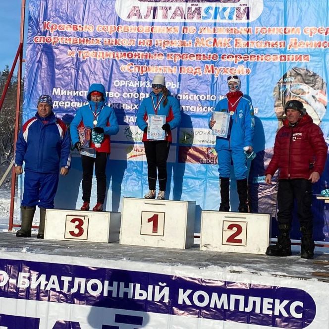 В селе Алтайское сильнейшие лыжники разыграли медали чемпионата края