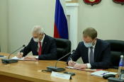 Министр спорта РФ Олег Матыцин и губернатор Алтайского края Виктор Томенко подписали соглашение о сотрудничестве