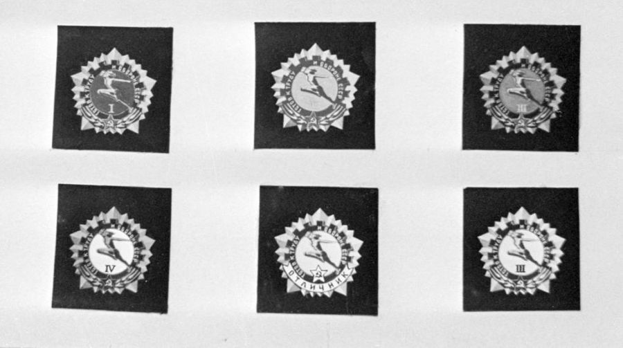 Знаки ГТО образца 1972 года. Фото: ТАСС
