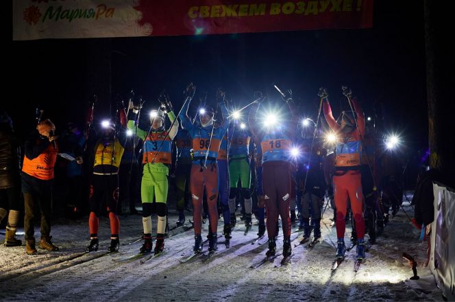 Лыжный клуб Yolochka завершил сезон ночной гонкой в Барнауле