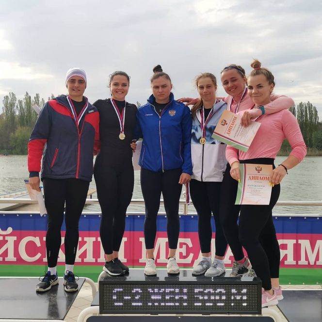 Ирина Андреева (вторая слева) завоевала ещё одну медаль Кубка России - серебряную