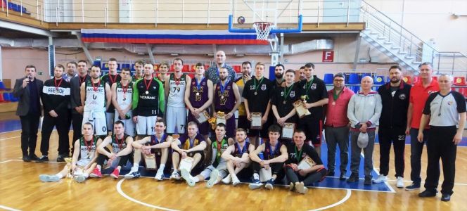 Кубок Победы с участием сильнейших баскетболистов-любителей Алтайского края и Новосибирска состоялся в Барнауле