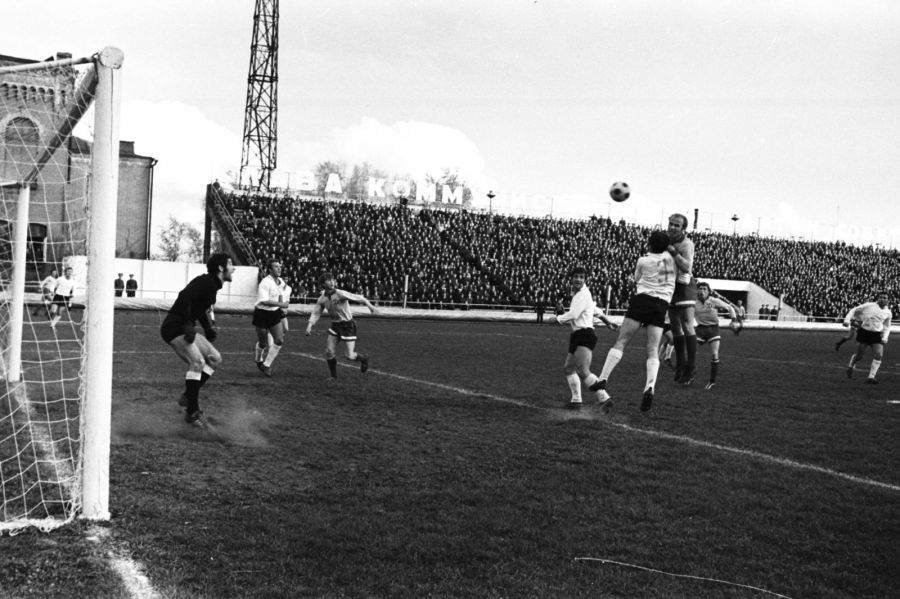 Неслучайно в 1973-1975 трибуны стадиона "Динамо" в Барнауле были заполнены до отказа