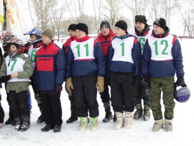 В поселке Центральном прошло открытое первенство Барнаула по мотоскийорингу - "Кольцо мужества" (фото).