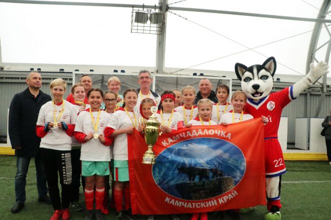 Команда с Камчатки завоевала путевку на Всероссийский финал Международного фестиваля "Локобол-РЖД-2021" среди девочек на межрегиональном этапе в Барнауле