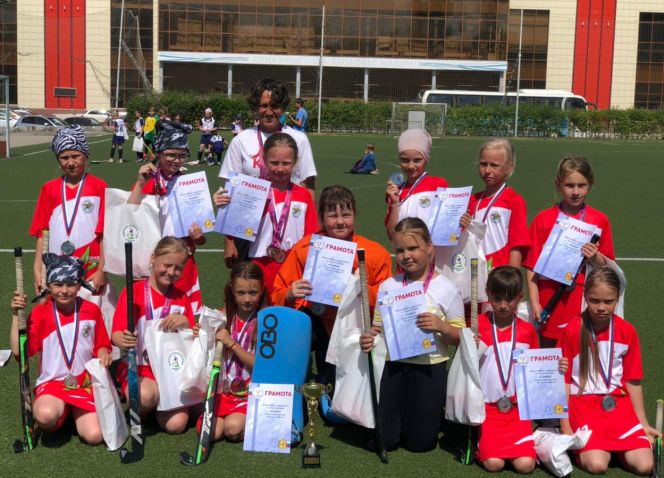 Хоккеистки «Юности Алтая» стали серебряными призёрами всероссийского турнира «Смена»