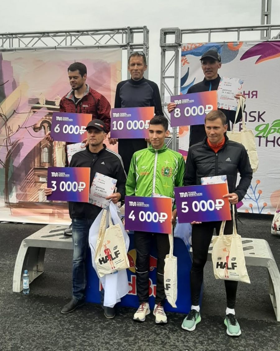 Шестерка сильнейших спортсменов-любителей с призовыми сертификатами