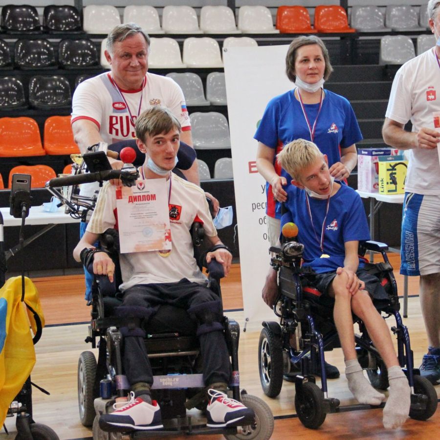 На всероссийском турнире по бочча (спорт лиц с ПОДА) победителем в парном разряде стал барнаулец Егор Лосев