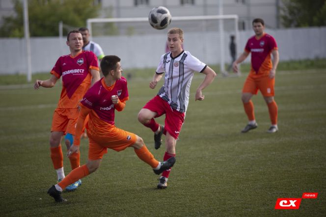 Фрагмент матча "Полимер" - "Темп". Фото: Владимир Мартынов/CX News