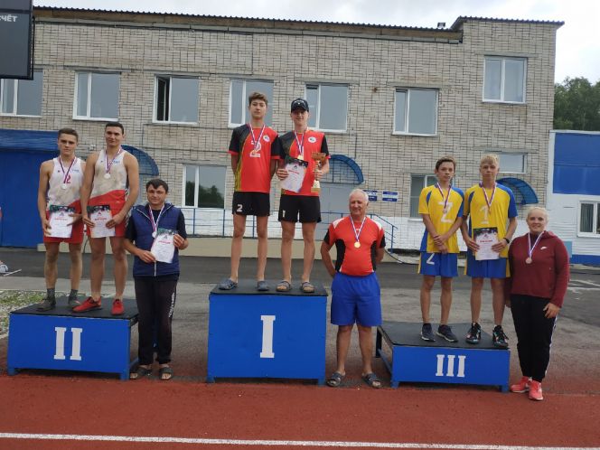 Команды Алтайского края заняли весь пьедестал на зональном первенстве страны среди юношей и девушек до 17 лет в Заринске