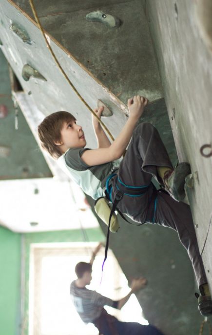 В Барнауле состоялось открытое первенство Алтайского края по скалолазанию.