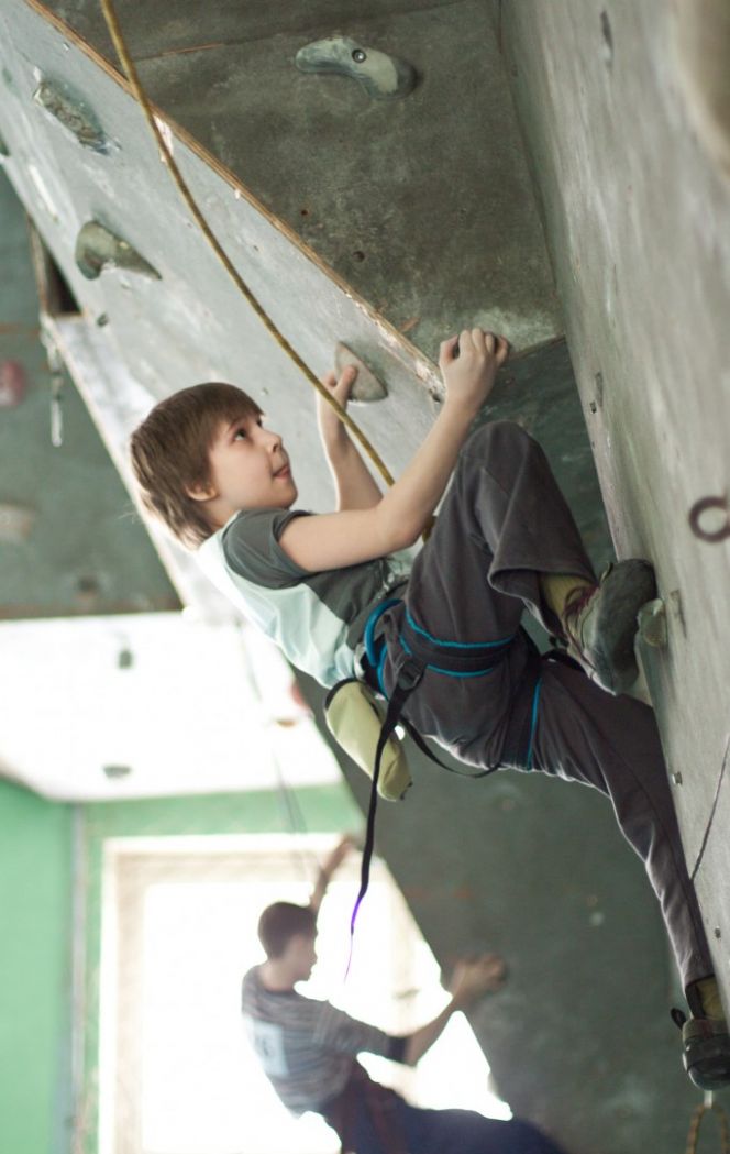 В Барнауле состоялось открытое первенство Алтайского края по скалолазанию.