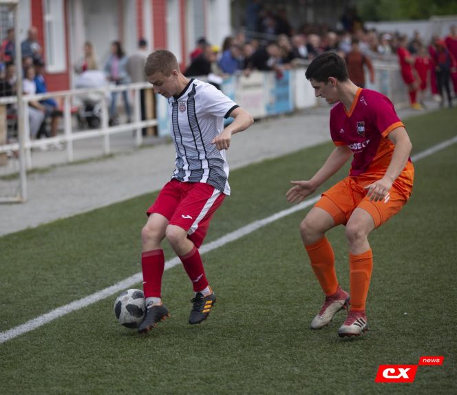 Из группы "Юго-Запад" в финальную часть первенства ЛФК вышли барнаульские "Полимер" и "Темп". Фото: CX News