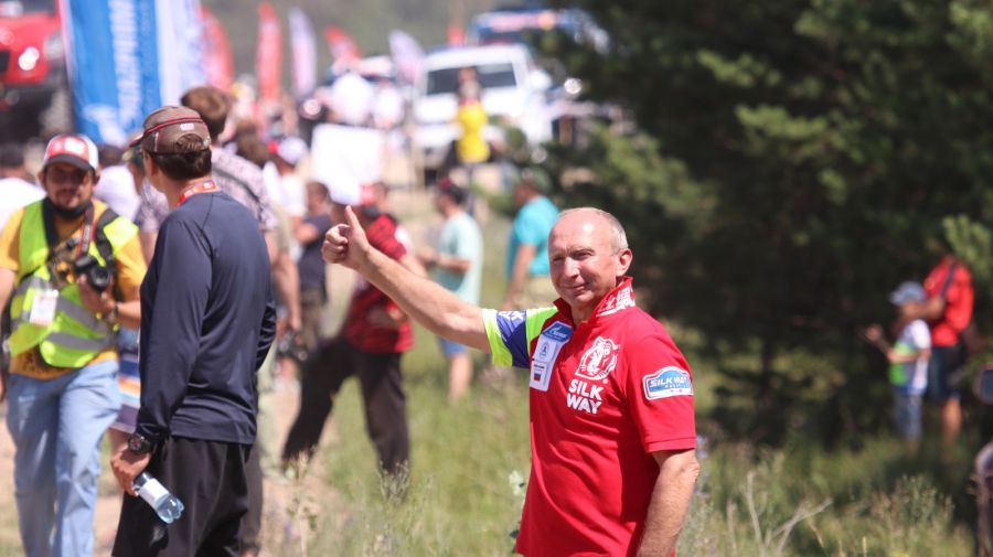 Руководитель ралли "Шёлковый путь" Владимир Чагин очень высоко оценил вклад Алтайского края в проведение гонки. Фото: Александр Чёрный/"Алтайский спорт"