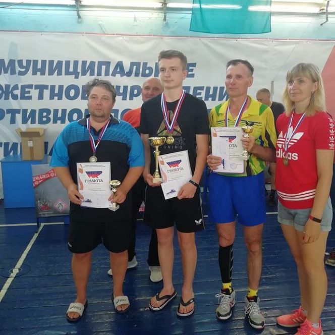 В Яровом прошёл традиционный турнир среди спортсменов-ветеранов памяти Владимира Фризена