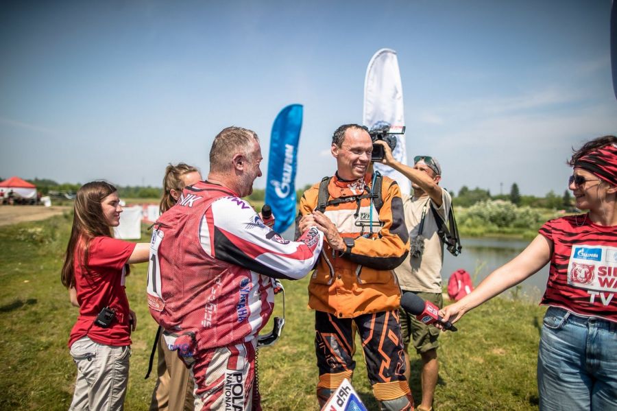 Поляк Рафал Соник (слева) был единственным соперником Александра Максимова в зачете внедорожников. Победил в итоге россиянин. Фото: ралли "Шёлковый путь"