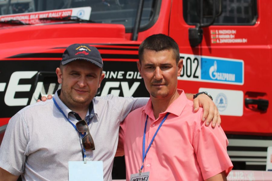 Глава Первомайского района Александр Иванов (слева) и его первый заместитель Дмитрий Шипунов. Фото: "Алтайский спорт"