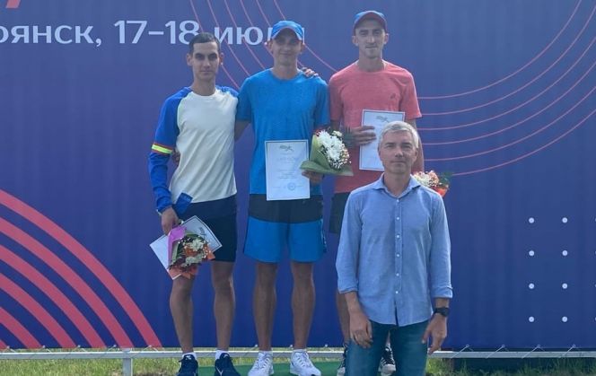 Евгений Кунц (слева) и Ильдар Надыров (справа) - призеры Кубка России на дистанции 1500 м. Фото: ВФЛА
